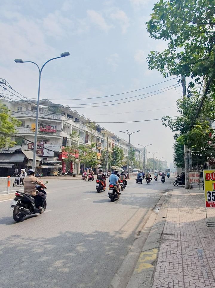 Bán nhà Mặt tiền chợ, đường Bùi Minh Trực, 145m2 chỉ 16 tỷ 5 4