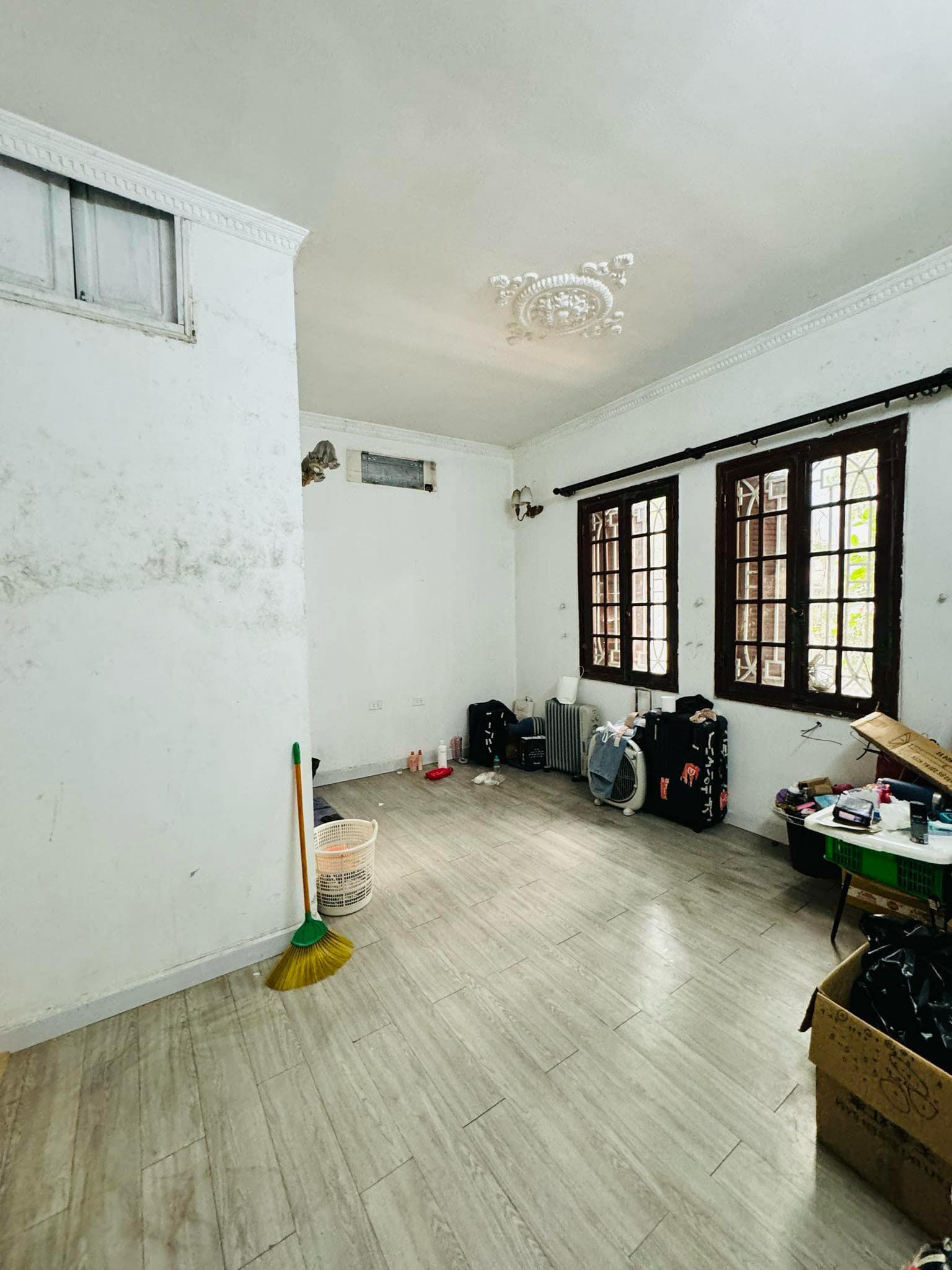 Mặt Phố Hàng Lược 84M2 MT 4.5M 4 Tầng 3 Thoáng mở cửa sổ 61 Tỷ Mót Bán 2
