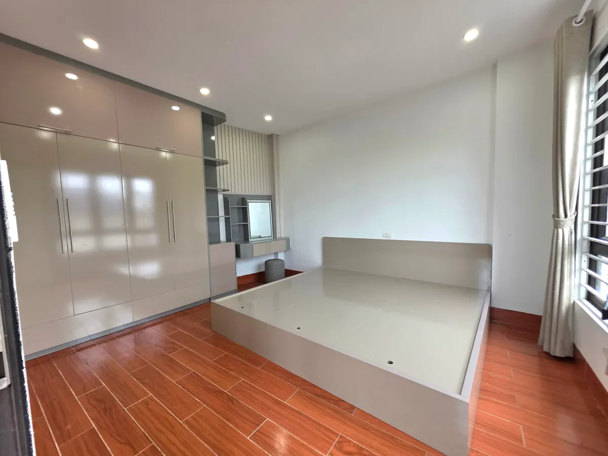 BÁN NHÀ RIÊNG Phố Bát Khối 53.5m2 X 4 Tầng mặt tiền 5m,6.2 tỷ Long Biên.