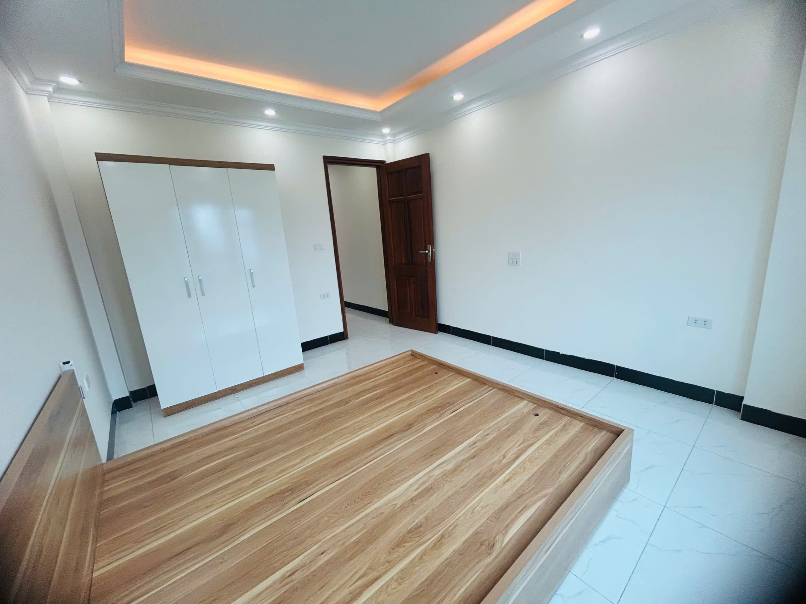 Bán nhà riêng Kim Chung Hoài Đức. Nhà 5 tầng full nội thất. 180m đến chợ Lai Xá Quốc Lộ 32 5