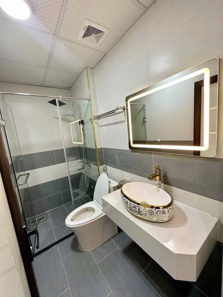 Bán nhà cạnh chợ trung tâm Tân Lập, Đan Phượng. Đơn lập 41m2 xây 5 tầng. Ngõ thông thoáng 5