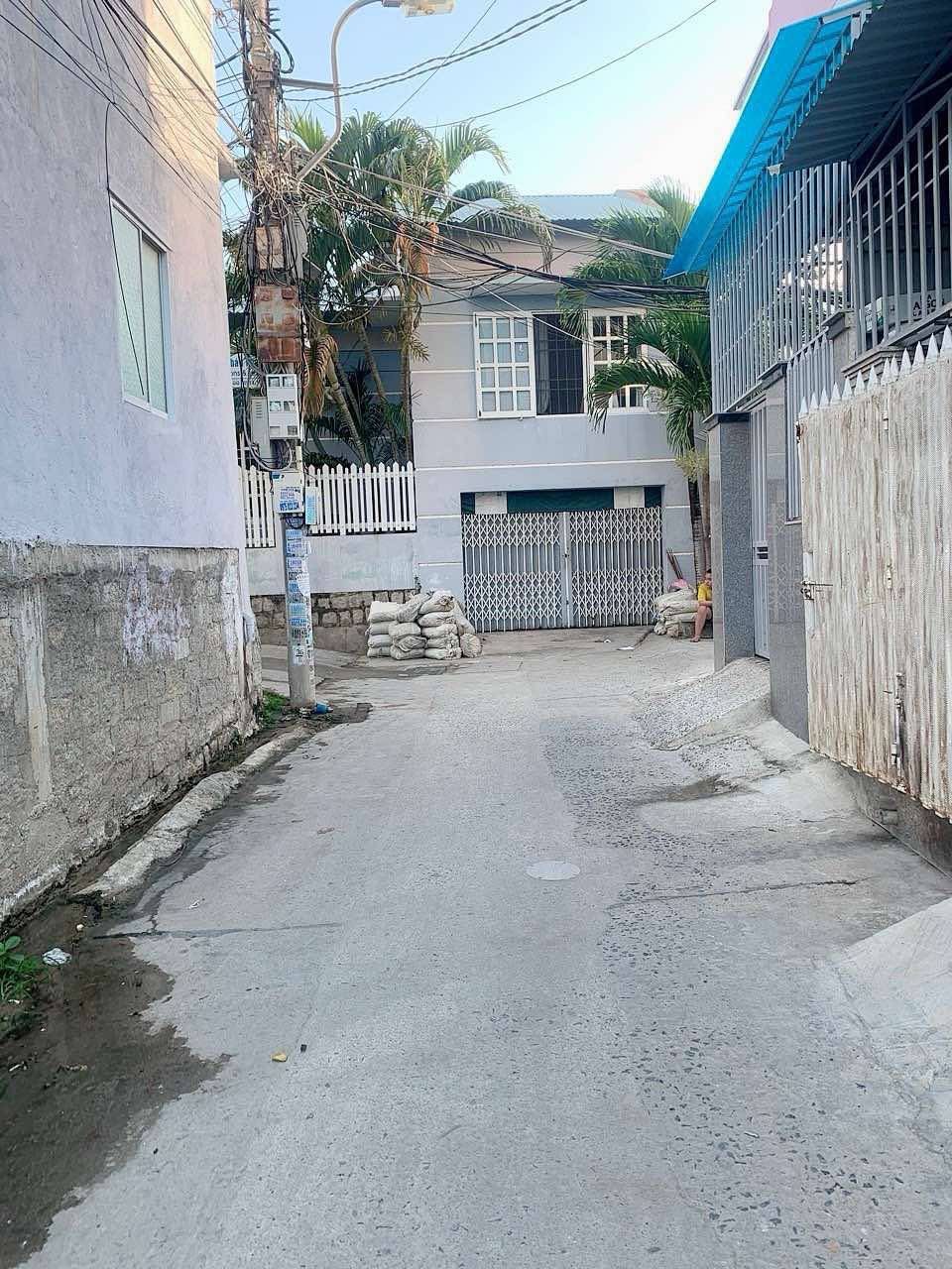 BÁN NHÀ 2 TẦNG ĐẶNG LỘ ĐƯỜNG Ô TÔ TẬN NHÀ. PHƯỜNG BẮC NHA TRANG 2