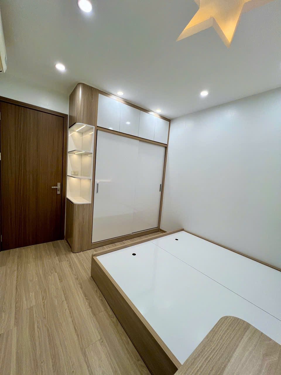 Chính chủ cần bán 2 ngủ tòa HH3B Linh Đàm tặng nội thất nhập khẩu xịn xò giá 2.1XX tỷ 5