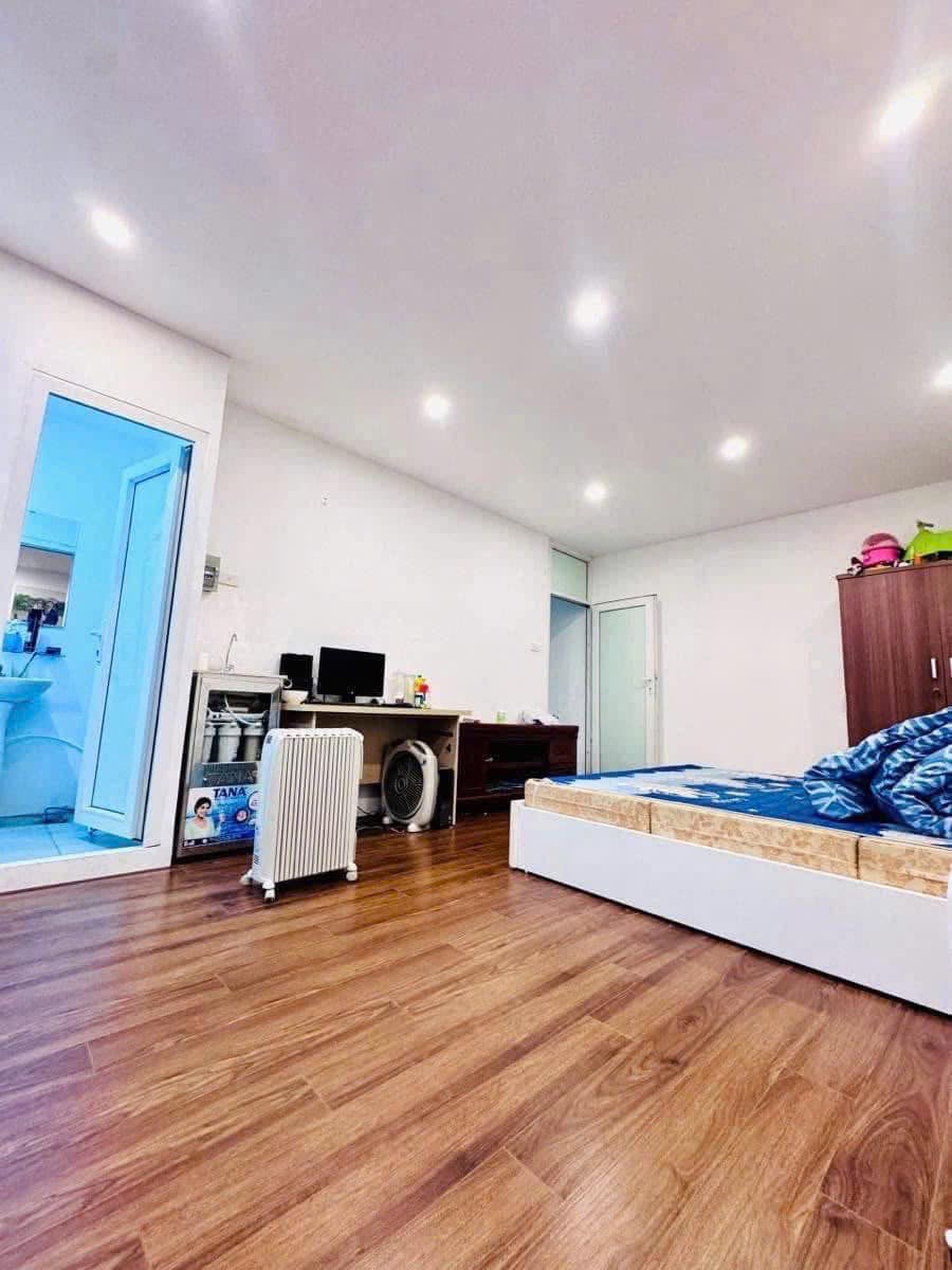 VỊ TRÍ TRUNG TÂM BA ĐÌNH - CÁCH MẶT PHỐ 26M - ĐI BỘ RA QUẬN UỶ, LOTTE, VINCOM LIỄU GIAI - 4 TẦNG 5
