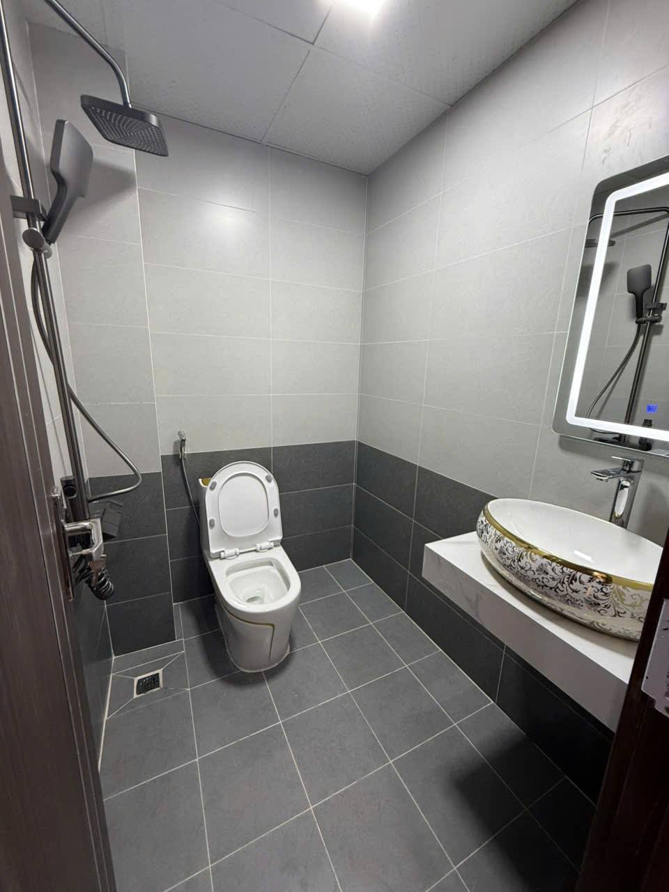 Em cần bán Căn Chung cư HH Linh Đàm tầng trung  căn góc 2 ngủ 2 vs 56m Tầng tiện 6 thang máy 5