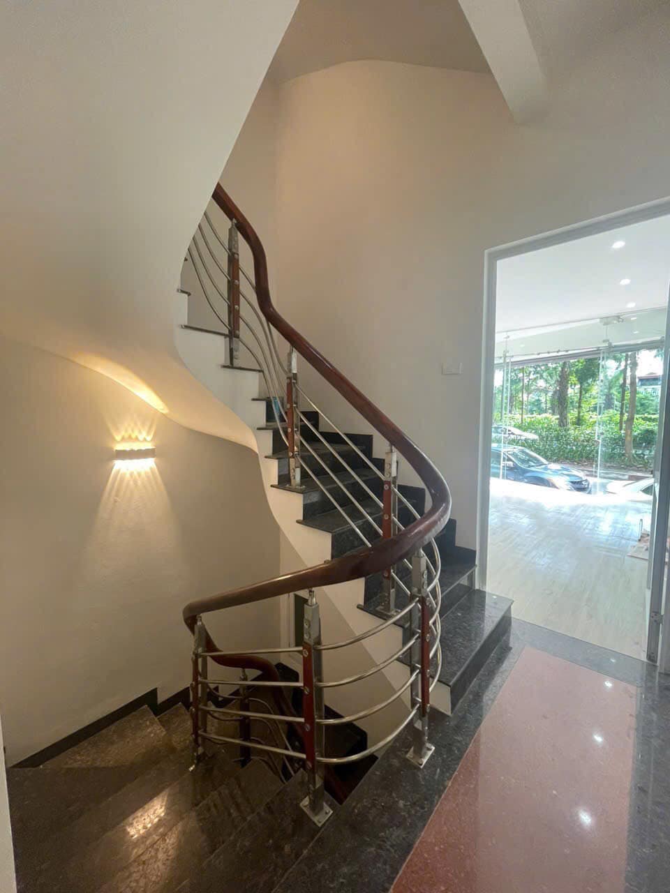 Thuê nguyên căn 6 tầng làm kinh doanh, ở- Đường Bưởi, Ba Đình. 3