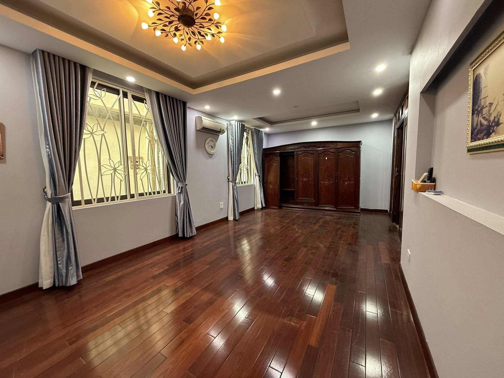 BỒ ĐỀ LONG BIÊN-MẶT NGÕ THÔNG ÔTÔ VÒNG QUANH-GẦN HỒ-FULL NỘI THÂT-Ở NGAY-160M 5T 17xTỶ 5
