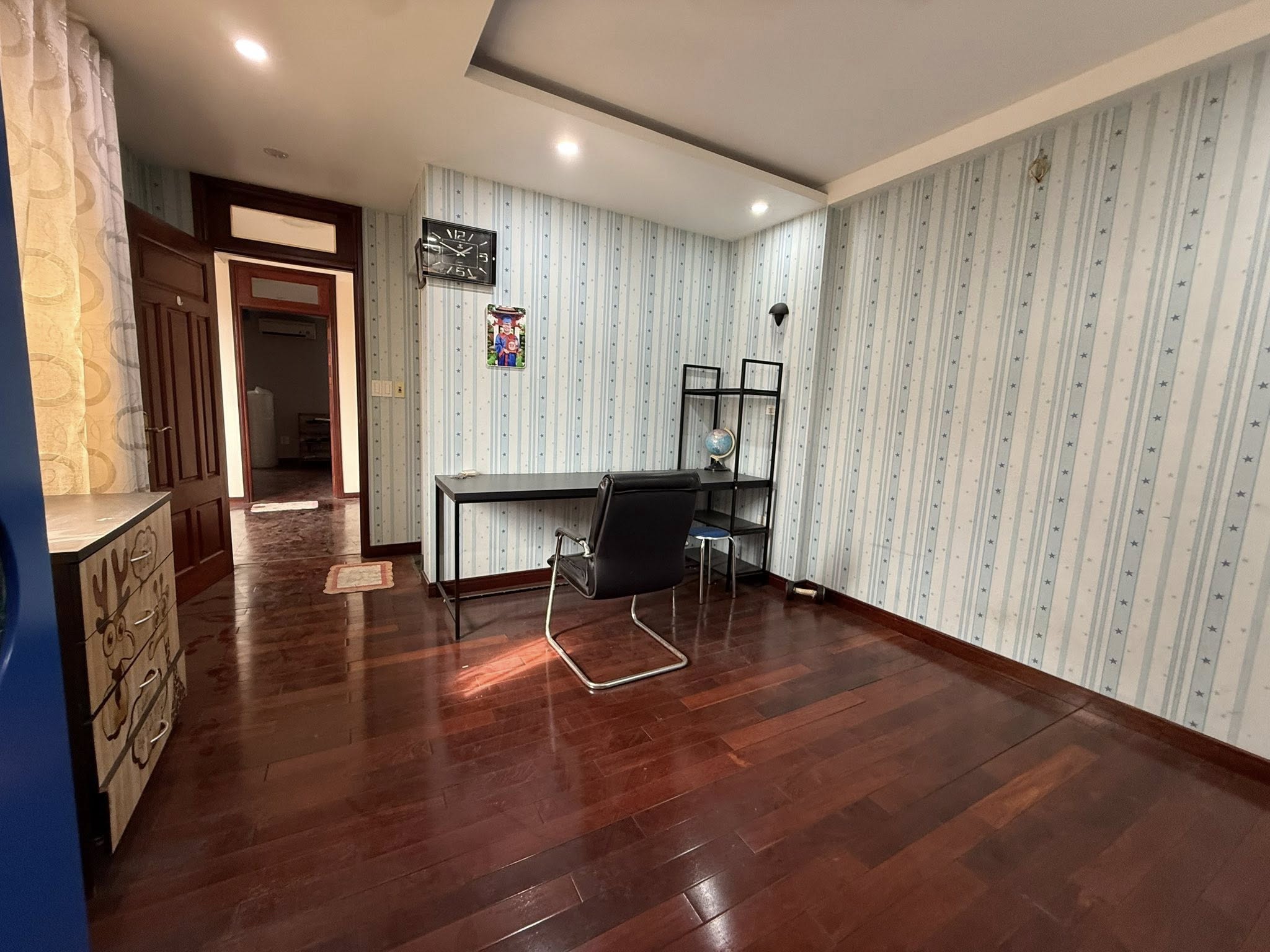 BỒ ĐỀ LONG BIÊN-MẶT NGÕ THÔNG ÔTÔ VÒNG QUANH-GẦN HỒ-FULL NỘI THÂT-Ở NGAY-160M 5T 17xTỶ 6