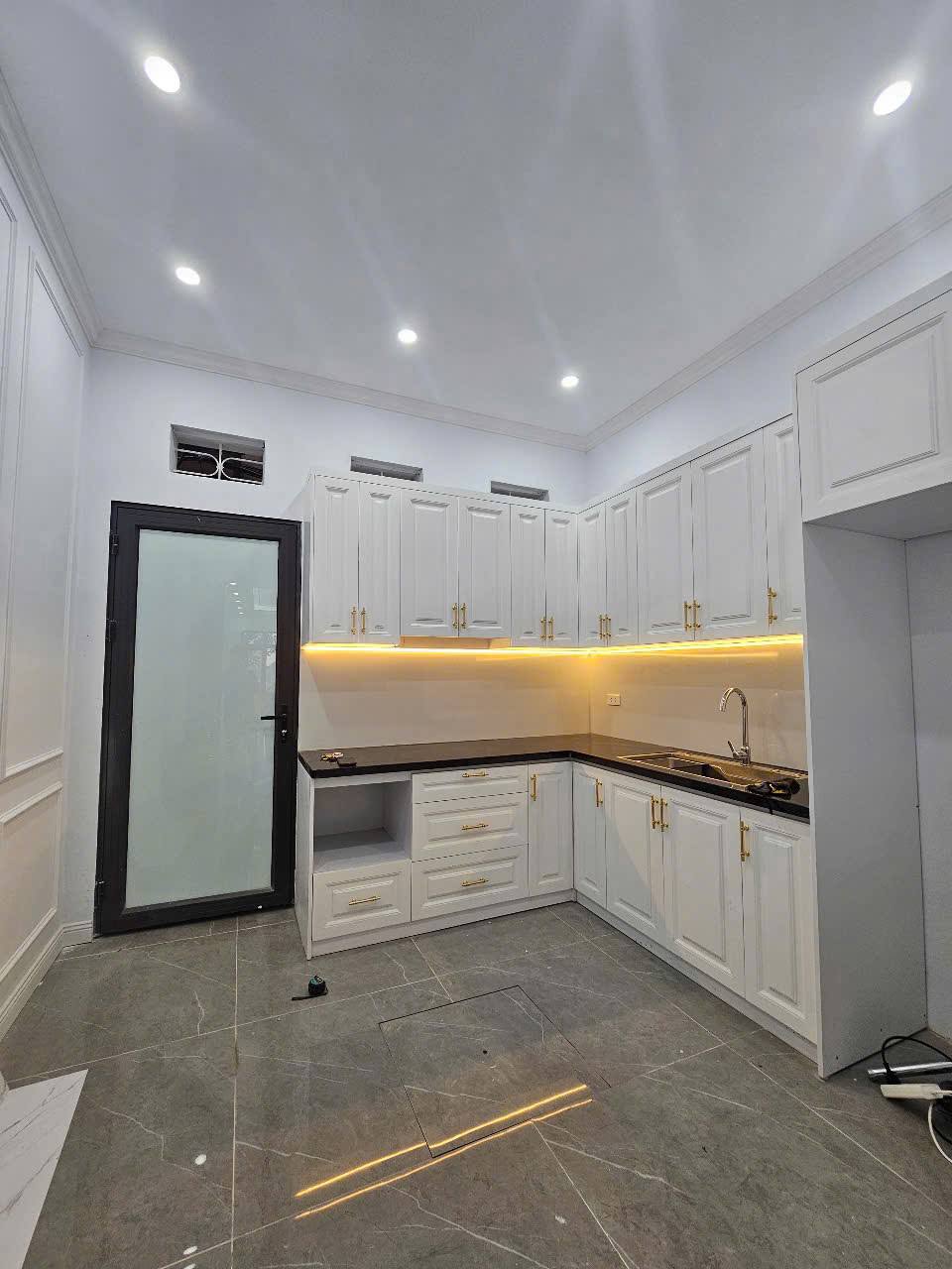 PHÂN LÔ-LĨNH NAM HOÀNG MAI-50M 5T THANG MÁY-ÔTÔ TRÁNH-VỈA HÈ-VIEW HỒ-KINH DOANH
