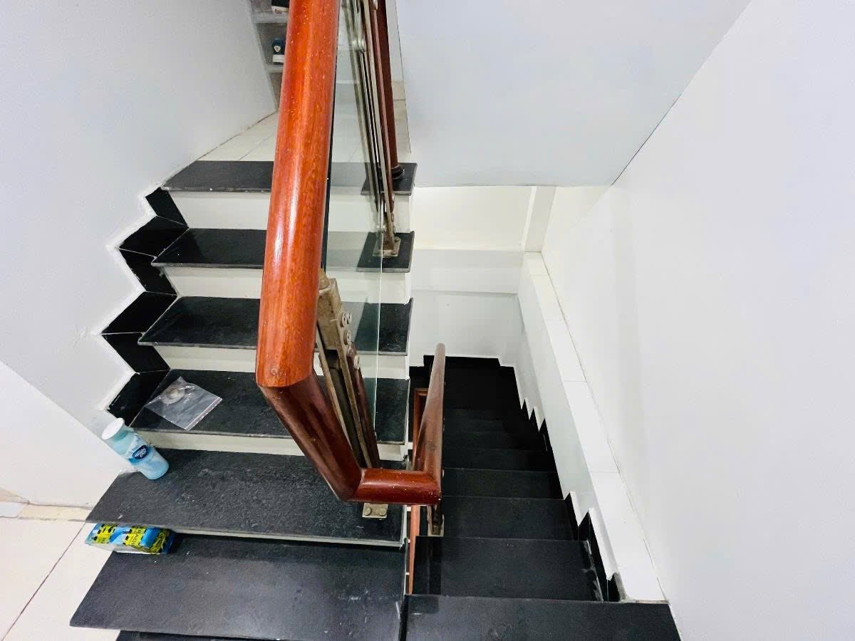BÁN NHÀ HOÀNG HOA THÁM, 22M2 5 TẦNG, NGÕ THÔNG CHỈ 10M RA OTO 5