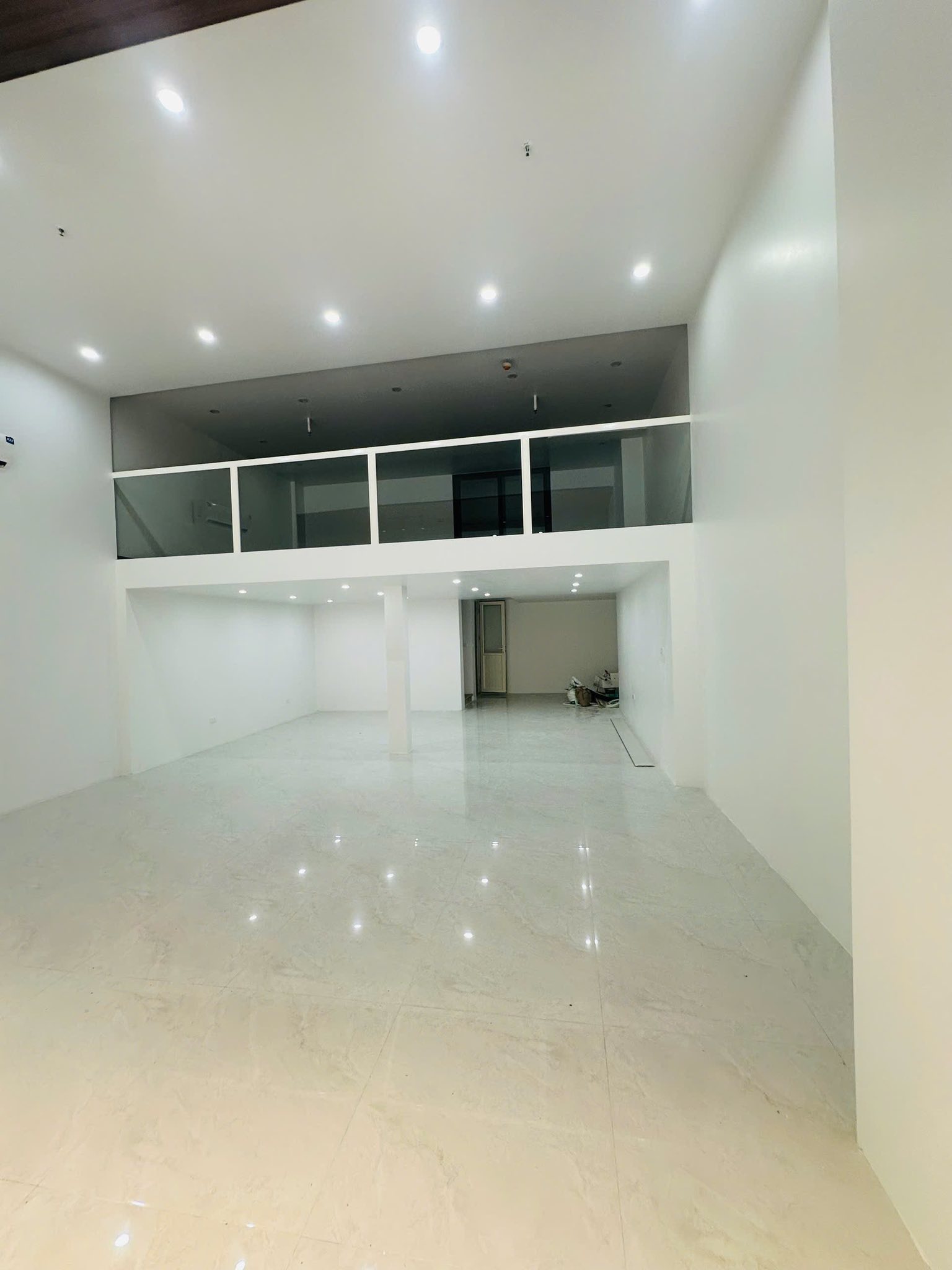 Tòa Văn Phòng 10 Tầng Mặt Phố Giảng Võ - Vị Trí Vàng Đối Diện Vinhomes - 85 Tỷ VND 4