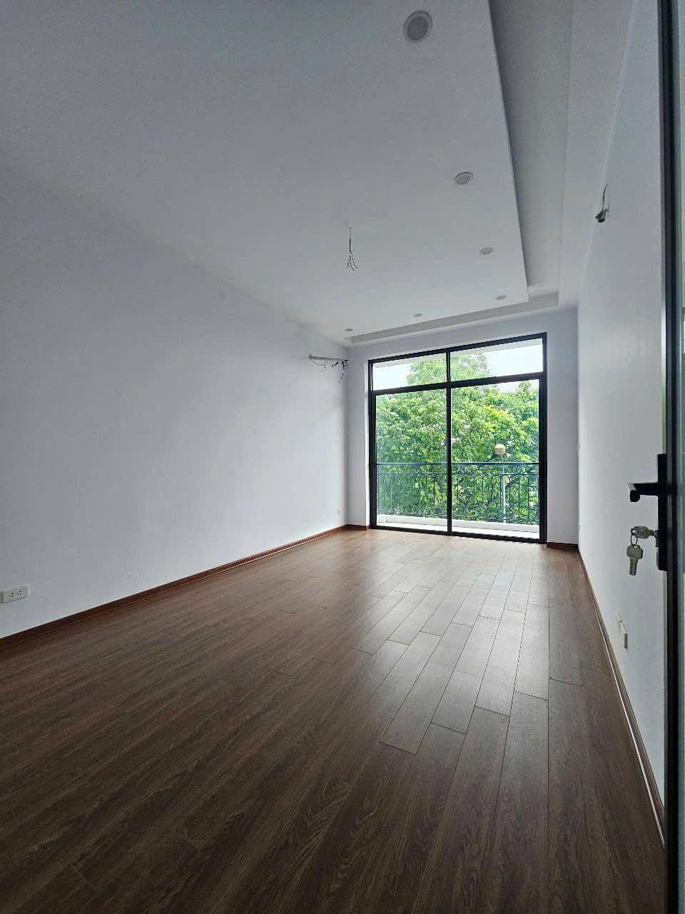 PHÂN LÔ-LĨNH NAM HOÀNG MAI-50M 5T THANG MÁY-ÔTÔ TRÁNH-VỈA HÈ-VIEW HỒ-KINH DOANH 2