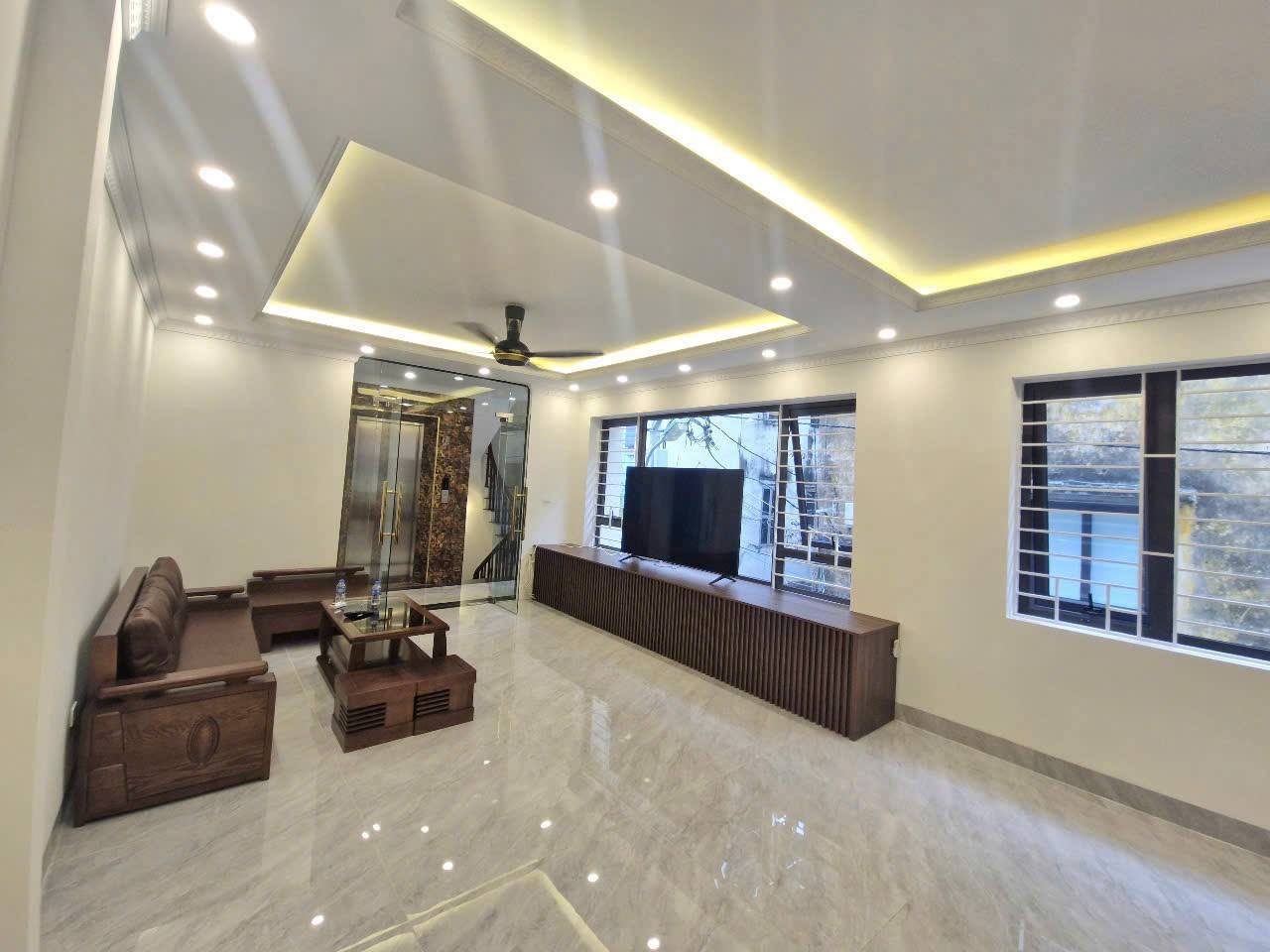 THẠCH BÀN NHÀ ĐẸP Ở NGAY-60M 6T THANG MÁY 13xTỶ-GARA 2 ÔTÔ-HỒ ĐIỀU HÒA-Ở SƯỚNG