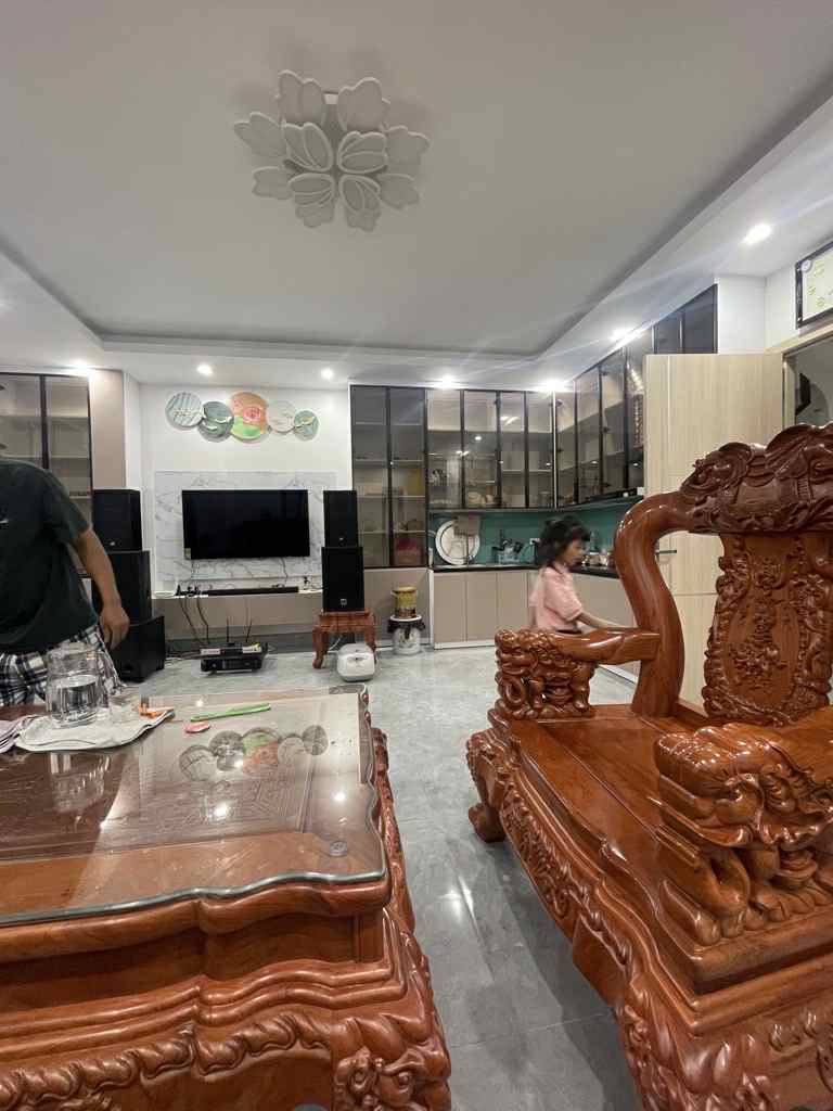 bán nhà Cổ Linh, 81m x 5 tầng, mặt tiền 5.2m, gara, thang máy, kinh doanh, nở hậu 4