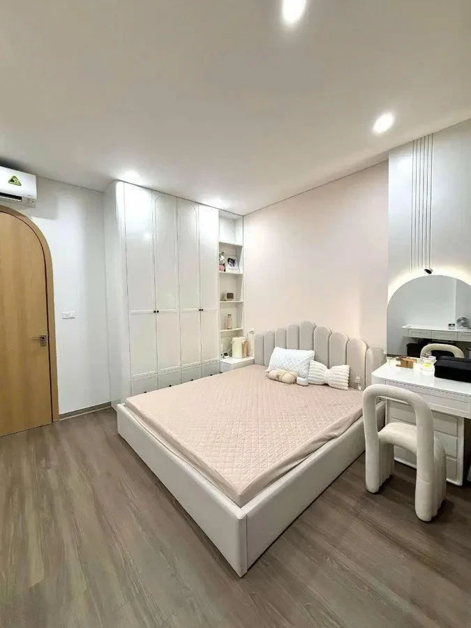 NHÀ ĐẸP MƠI Ở LUÔN Phố Bắc Cầu 48m2 X 4 Tầng mặt tiền 4m, 6.9 tỷ Long Biên.