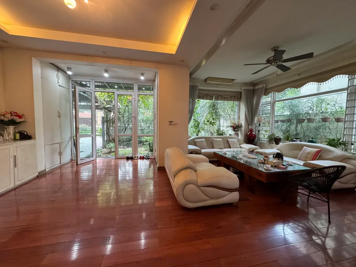 Biệt thự hồ Linh Đàm 248m2, 4 tầng, mặt tiền 12m, giá 58 tỷ 2