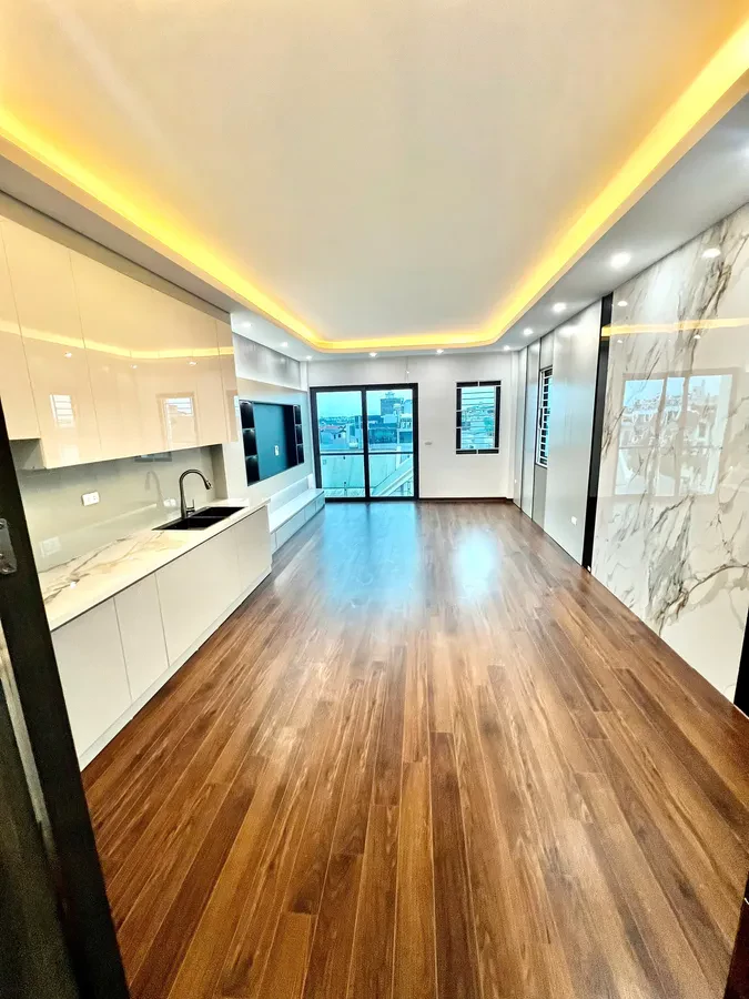 NHÀ MỚI Ô TÔ 7 CHỖ VÀO NHÀ  6 TẦNG Bát Khối 47 m2 X mặt tiền 4.2m, 9.5 tỷ Long Biên. 4
