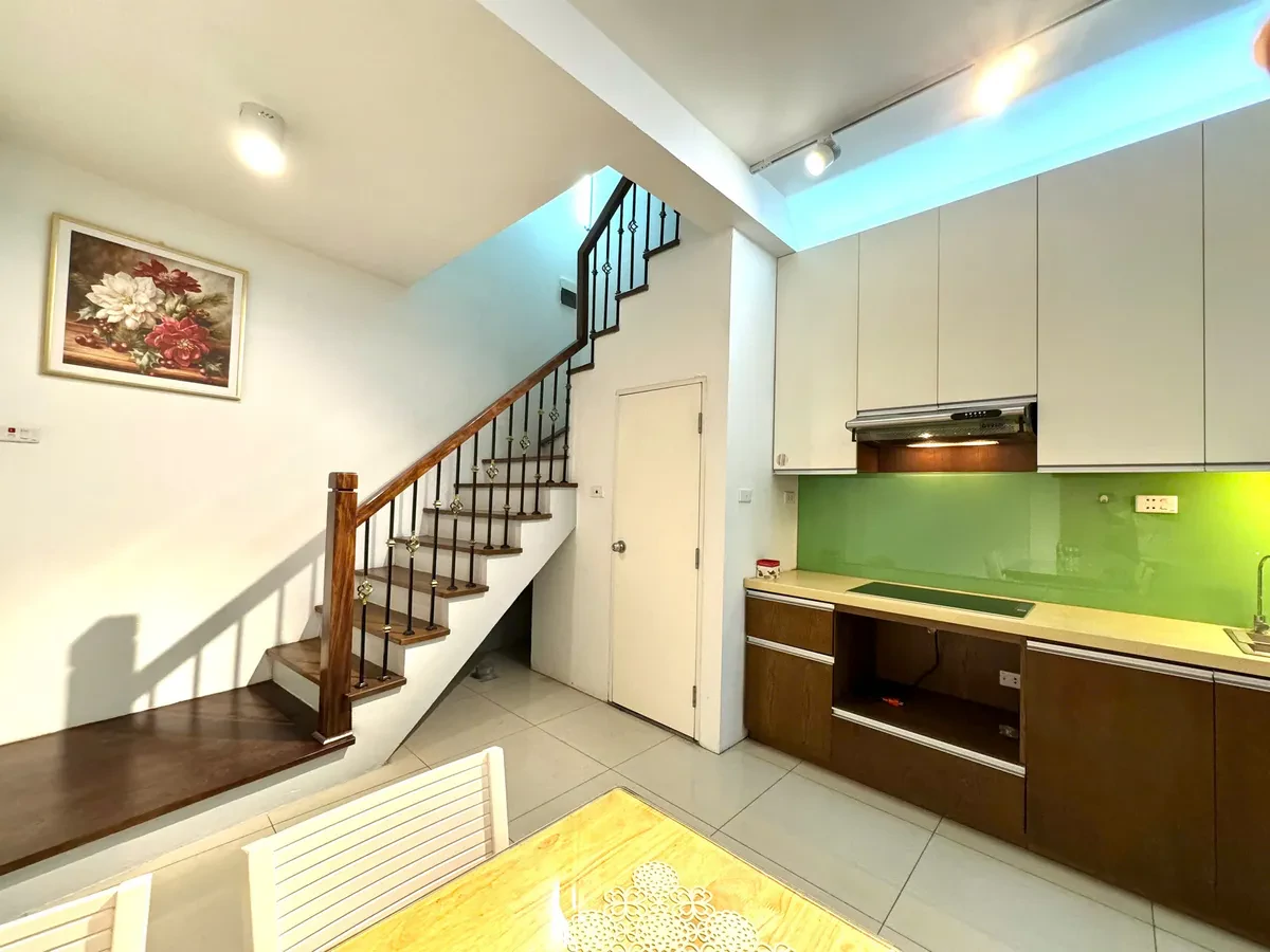 BÁN NHÀ RIÊNG PHỐ Bồ Đề 32m2 X 5 tầng mặt tiền 4m, 7.5 tỷ Long Biên.