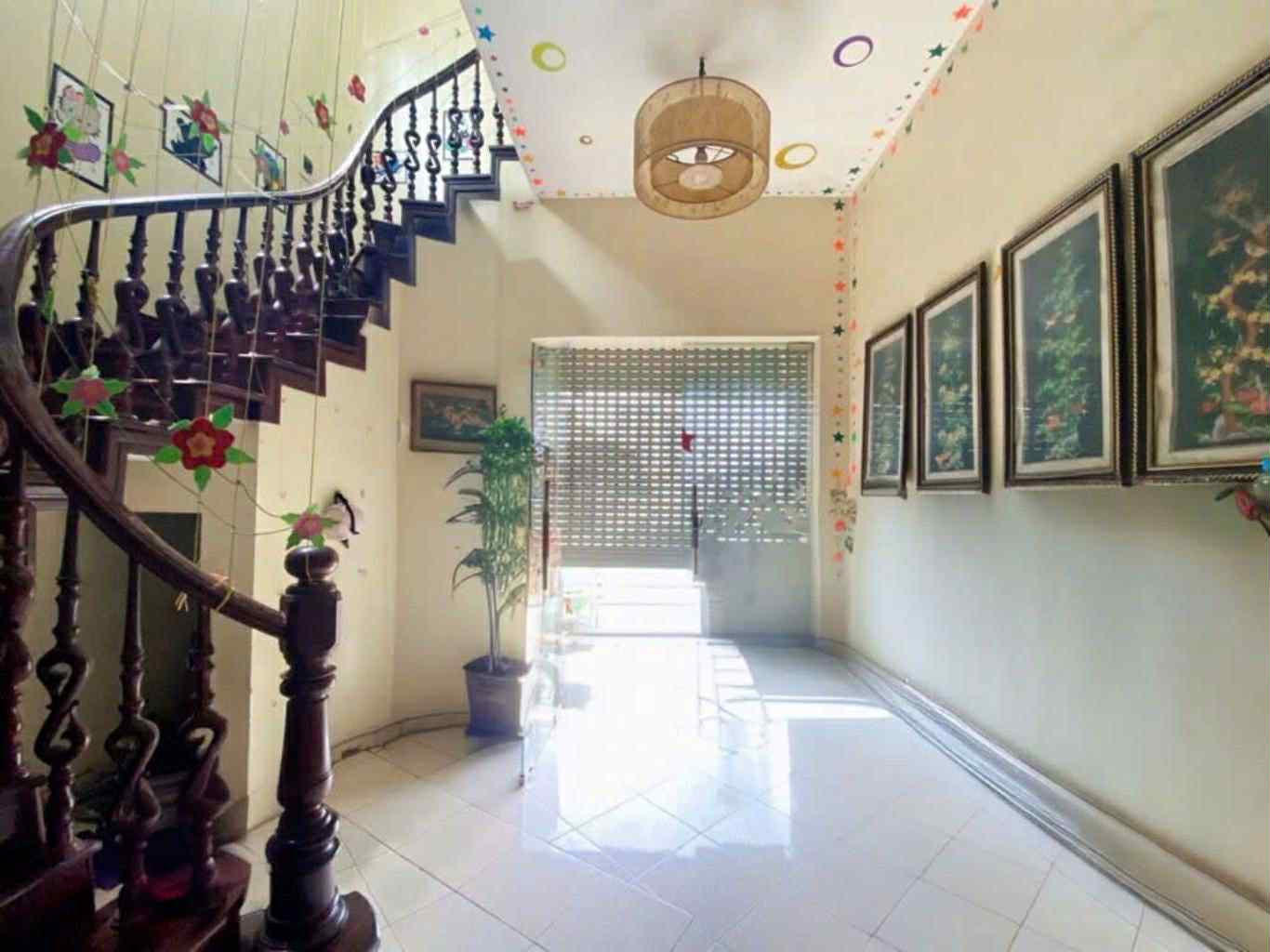 bán nhà mặt hồ Ngọc Lâm, 64m, mặt tiền 5.2m, ôtô đỗ cửa, gần đường Hồng Tiến kéo dài 3