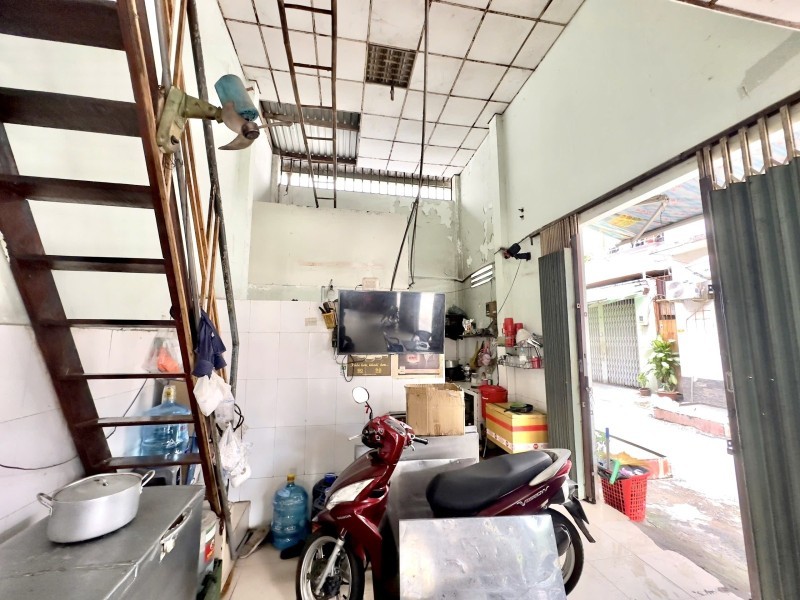 Bán nhà mặt tiền Tân Bình-lô góc-ngang 4m-sổ vuông-cạnh sân bay-kinh doanh sầm uất 4