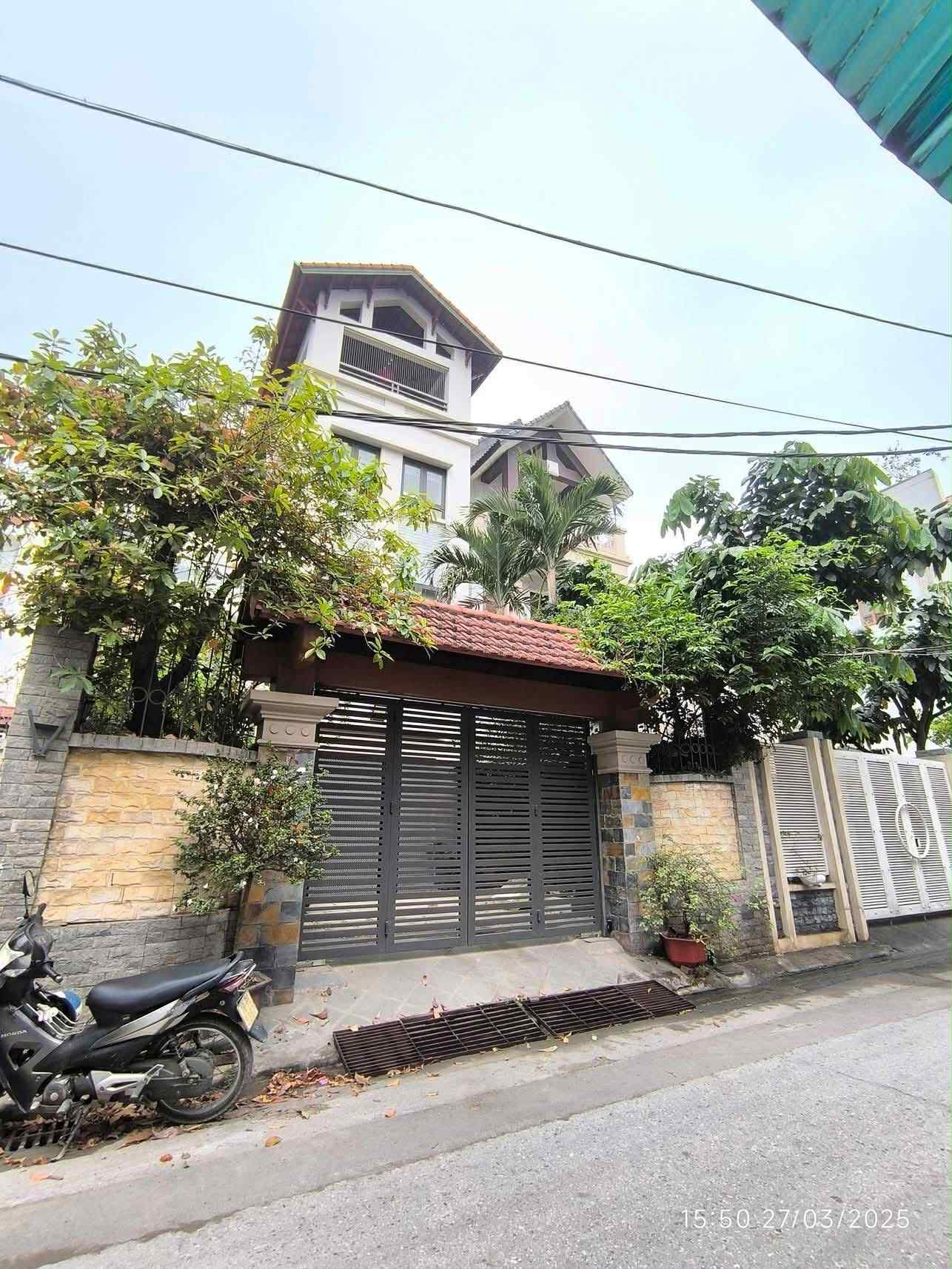 bán biệt thự sân vườn Ngọc Thụy, 190m x 4 tầng, mặt tiền 7.6m, ôtô tránh, nở hậu 2