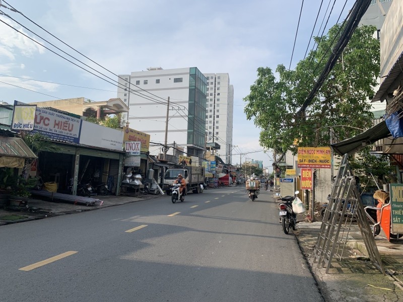 Bán nhà mặt tiền Bình Long-ngang 4m-sổ vuông-kinh doanh sầm uất-giá rẻ