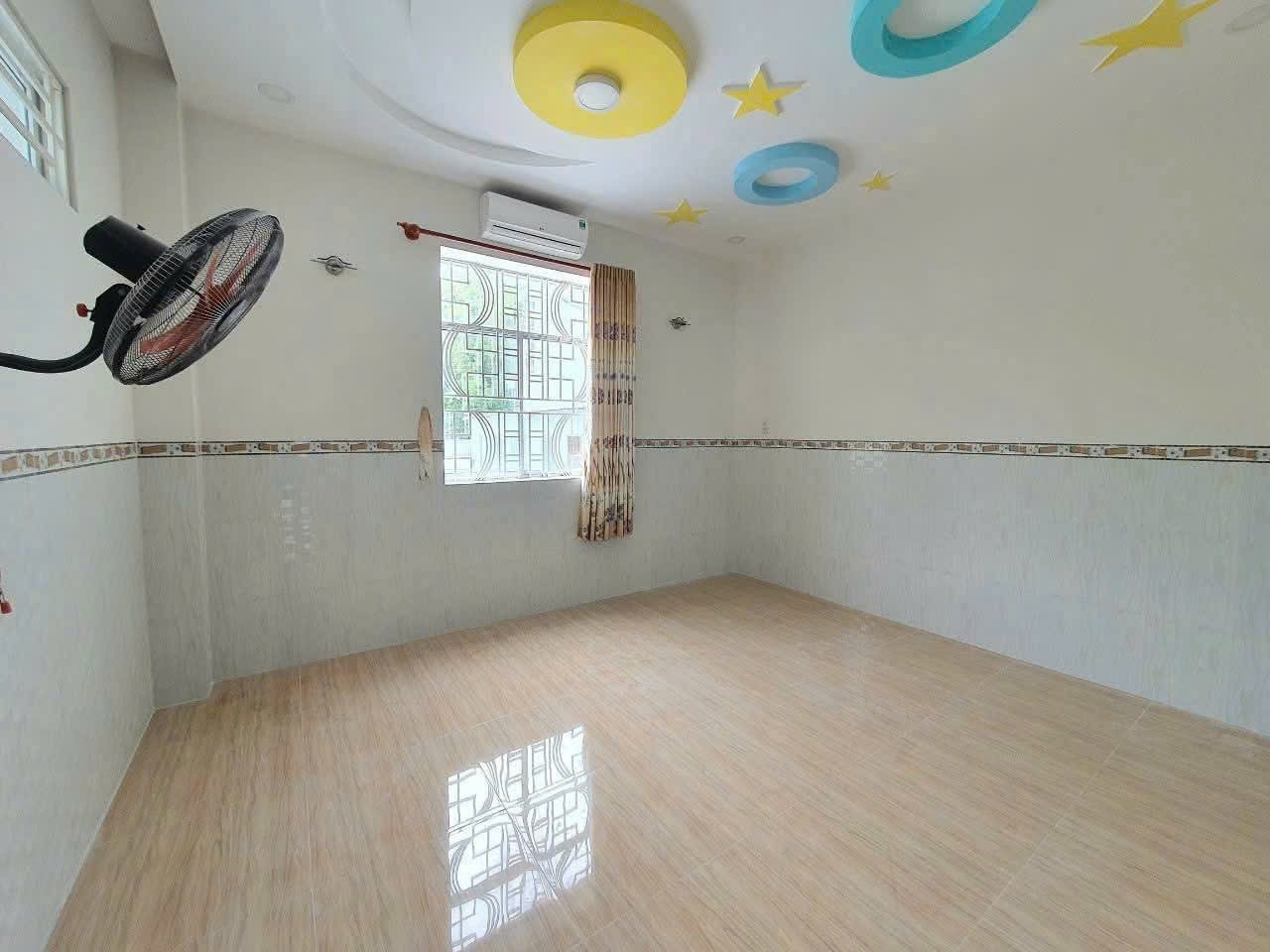 Nhà 12,5 triêụ 2 góc mặt tiền khu dân cư 91b