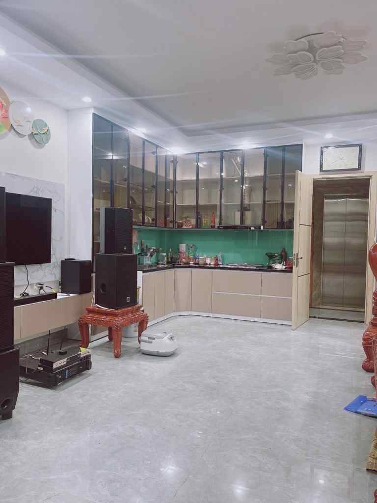 bán nhà Cổ Linh, 81m x 5 tầng, mặt tiền 5.2m, gara, thang máy, kinh doanh, nở hậu 5