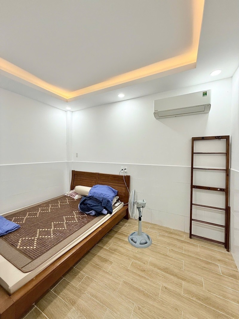 Bán nhà mặt tiền Tân Phú-ngang 4.1m-sổ vuông-khu phân lô-dân trí 4