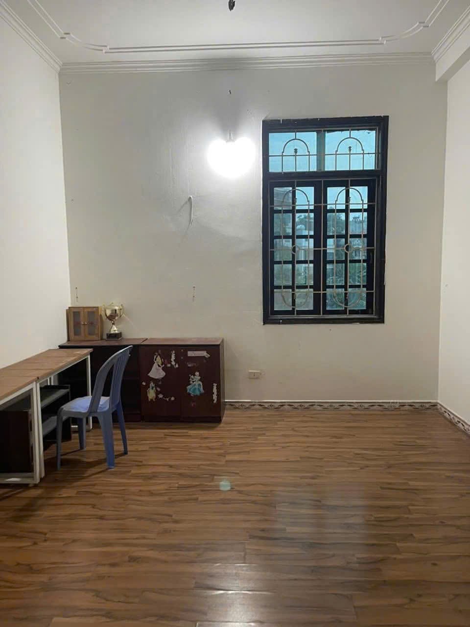 Cho thuê nhà riêng gần 175 đường Cầu Giấy 48m x 3 tầng, 3 ngủ giá 12 triệu, 10m ra ô tô