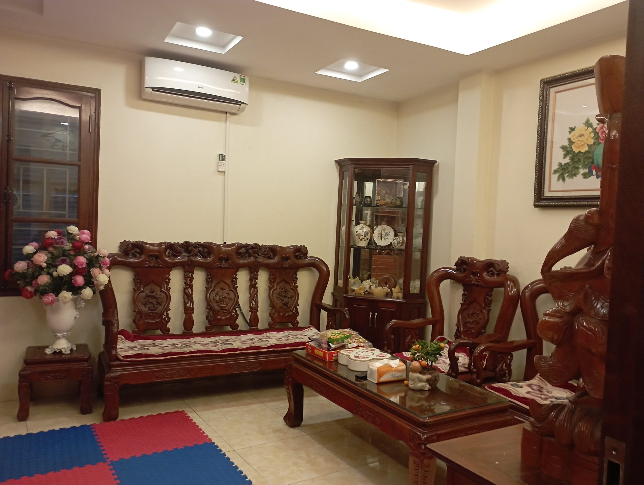 Cho thuê nhà nguyên căn 5 tầng ngõ 79 đường Cầu Giấy. - Diện tích: 35m2 x 5 tầng 4pn 4wc. Tầng 1: k
