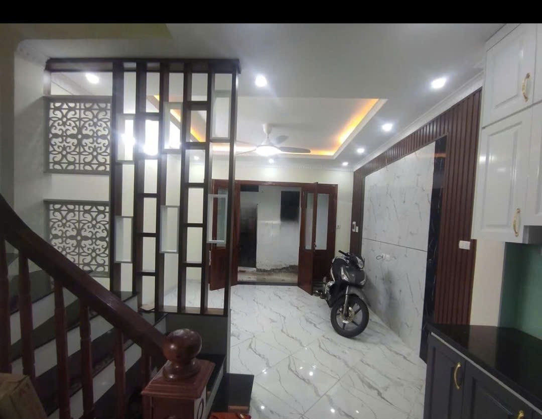 Cho Thuê nhà ngõ 38 Đê Tô Hoàng -  Hai Bà Trưng 30m x 5T giá 13 triệu, 20m ra ô tô