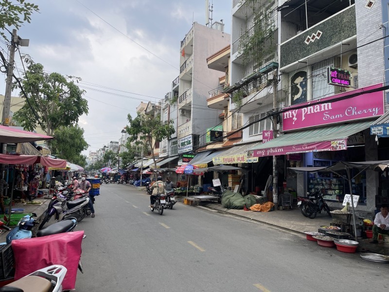 Bán nhà mặt tiền Tân Bình-ngang 4m-ngay chơ-sổ vuông-buôn bán tấp nập 2