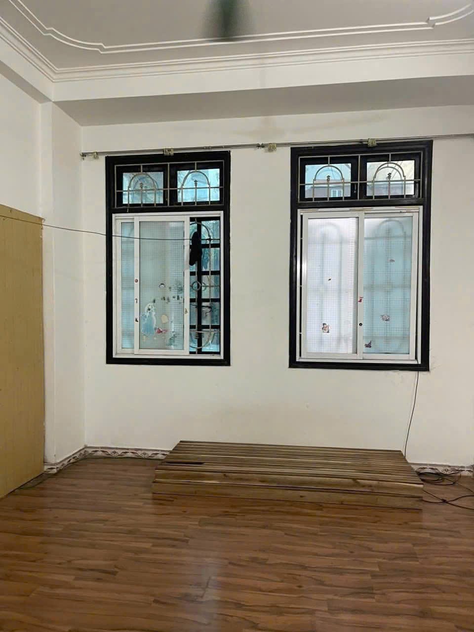 Cho thuê nhà riêng gần 175 đường Cầu Giấy 48m x 3 tầng, 3 ngủ giá 12 triệu, 10m ra ô tô 2