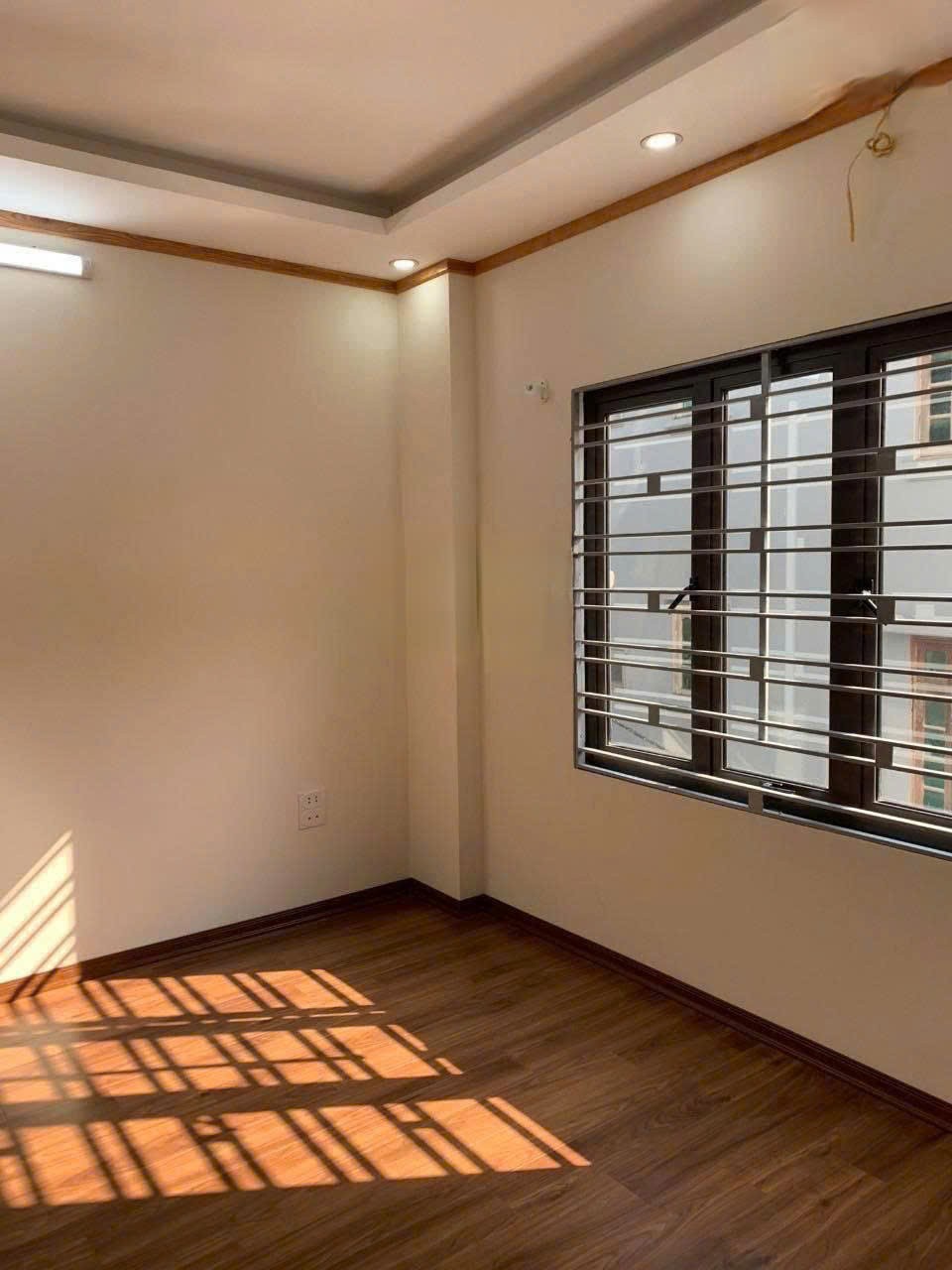 Cho thuê nhà riêng ngõ 44 Trần Thái Tông, Dịch Vọng Hậu, Cầu Giấy 30m x 5T giá 14 triệu 2