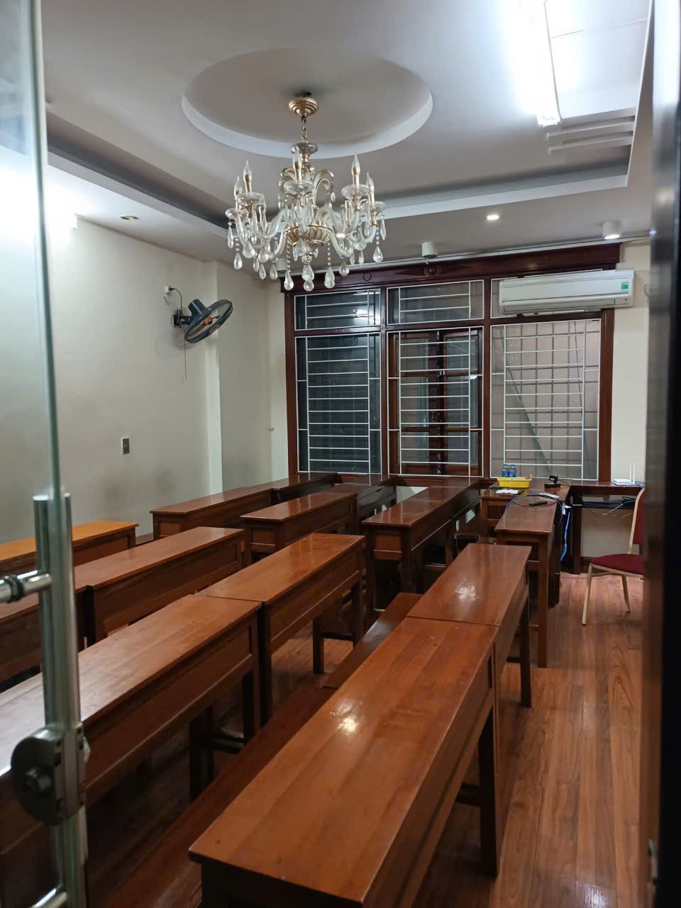 Cho thuê nhà đẹp, 30m ra phố Yên Hòa, Cầu Giấy 40m x 7 tầng  - MT 4.3m giá 19 triệu 3