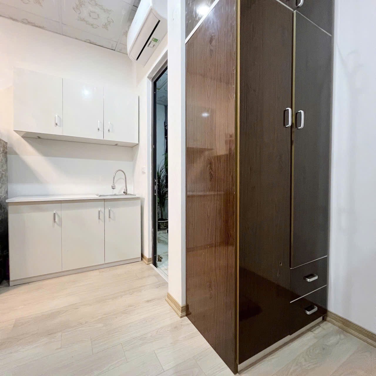 Cho thuê CHDV Phan Bội Châu - Hoàn Kiếm 90m x 3T, 6 phòng full đồ giá 35 triệu 3