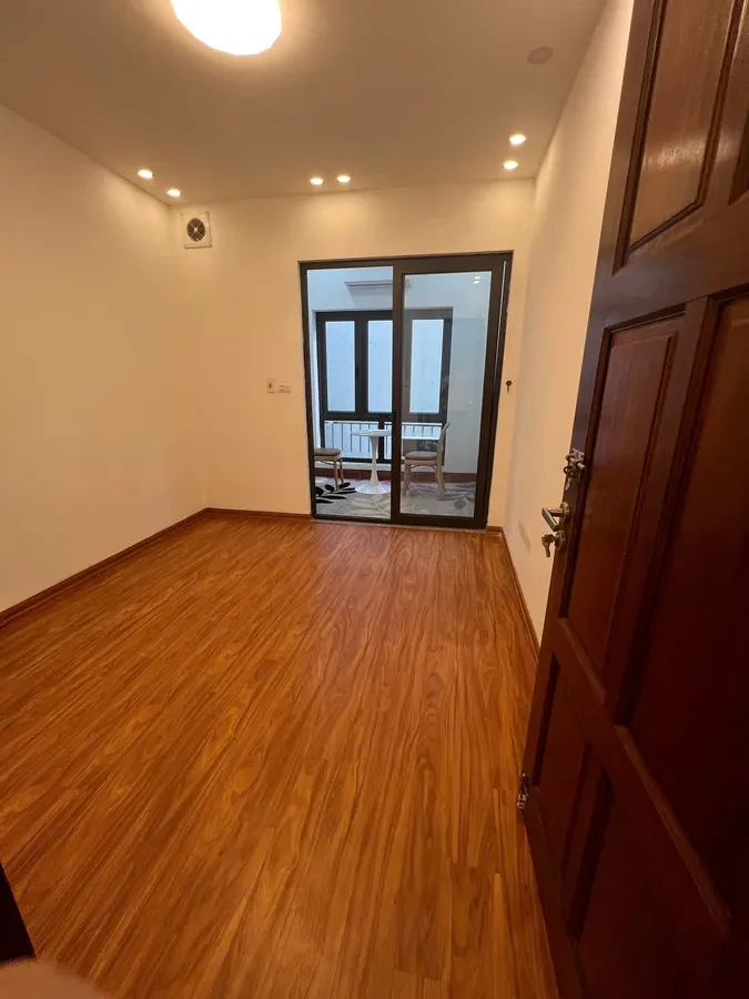 NHÀ MỚI Ngọc Lâm 35 m2 X  5 tầng mặt tiền 3.5m,7.8 tỷ Long Biên. 5