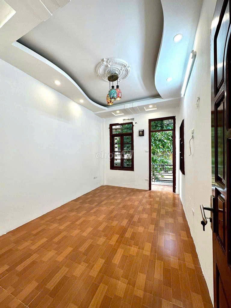 Cho thuê nhà Linh Quang - Đống Đa, 30m ra hồ, KD mọi mô hình, ngõ ô tô giá 15 triệu 3