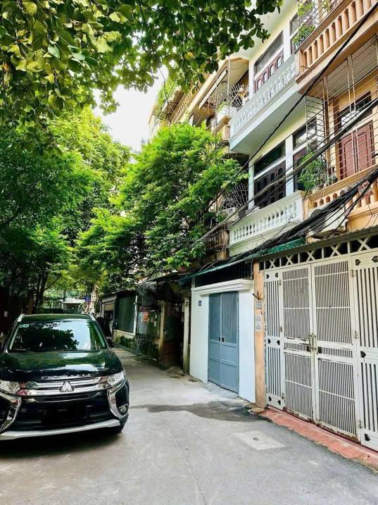 Cần cho thuê nhà Đặng Thùy Trâm, Hoàng Quốc Việt 50m x 4T giá 16.5 triệu, ngõ ô tô 4