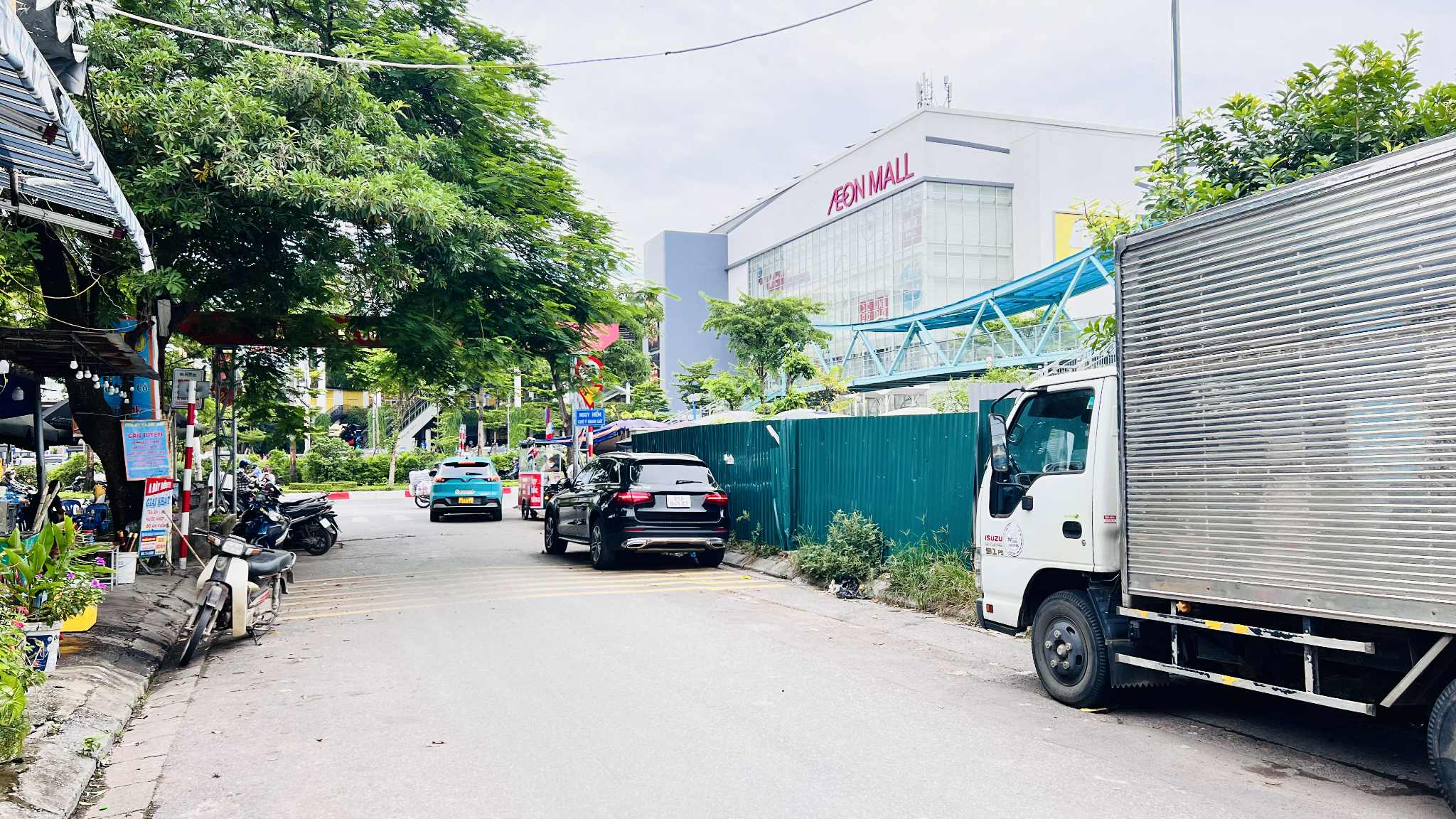 bán nhà Cổ Linh, 81m x 5 tầng, mặt tiền 5.2m, gara, thang máy, kinh doanh, nở hậu