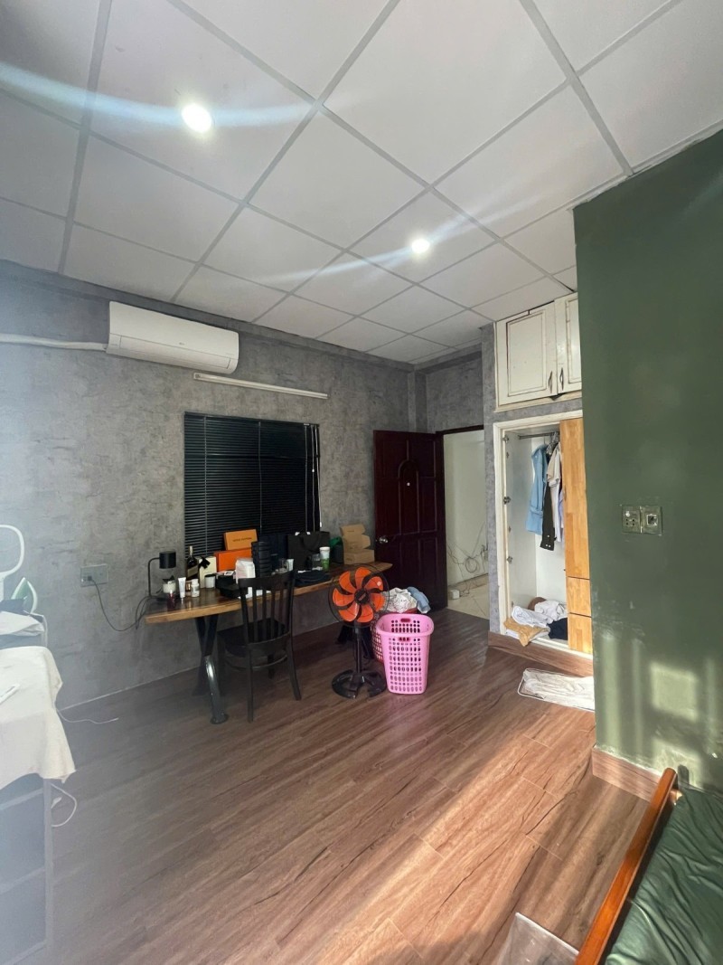 Bán nhà mặt tiền Tân Bình-ngang 5m-sổ vuông-cạnh sân bay-kinh doanh sầm uất-giá tốt 3