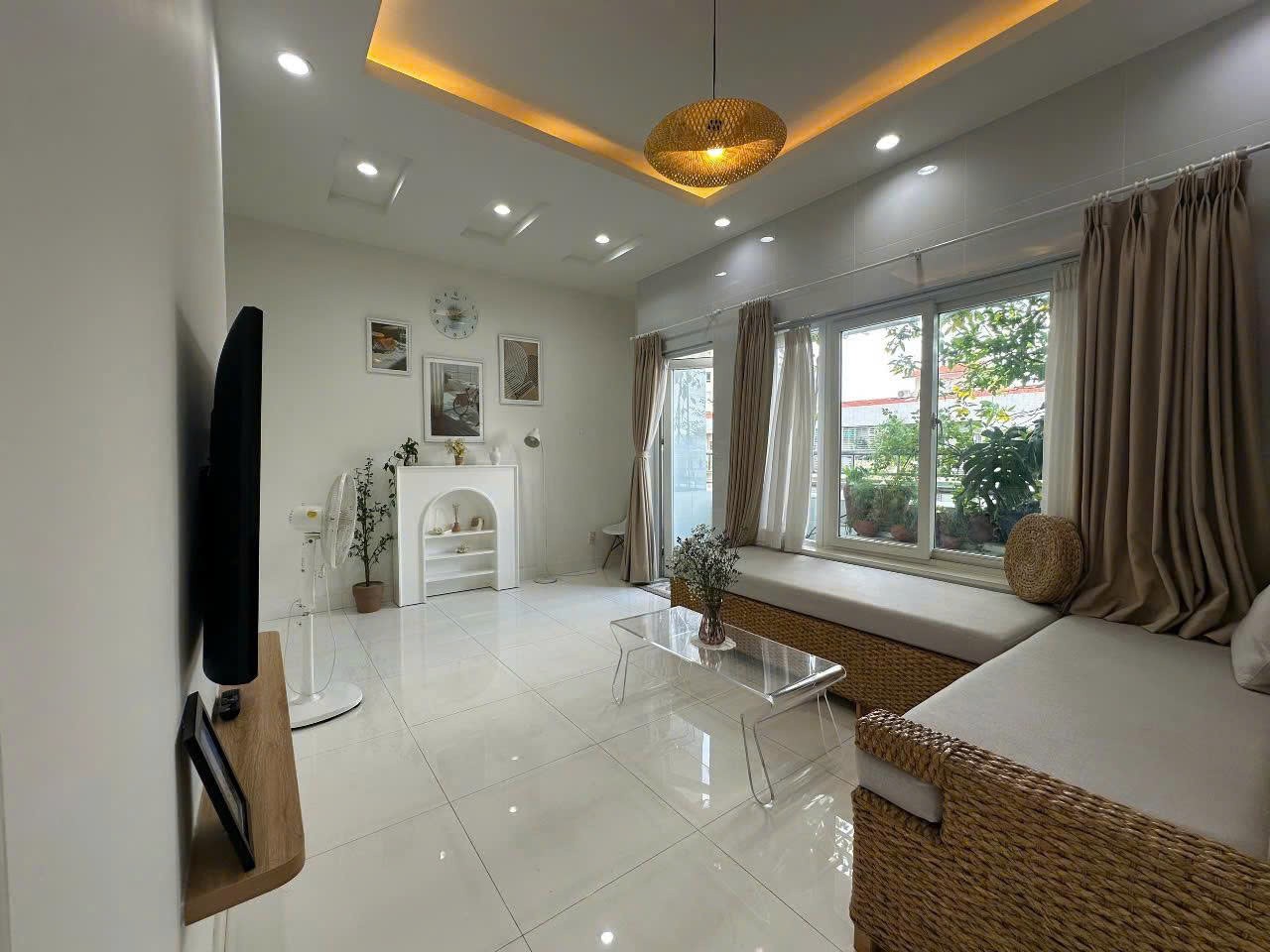 CHÍNH CHỦ BÁN CĂN HỘ GÓC 74M2 – VIEW ĐẸP – FULL NỘI THẤT CAO CẤP – GIÁ SIÊU TỐT!