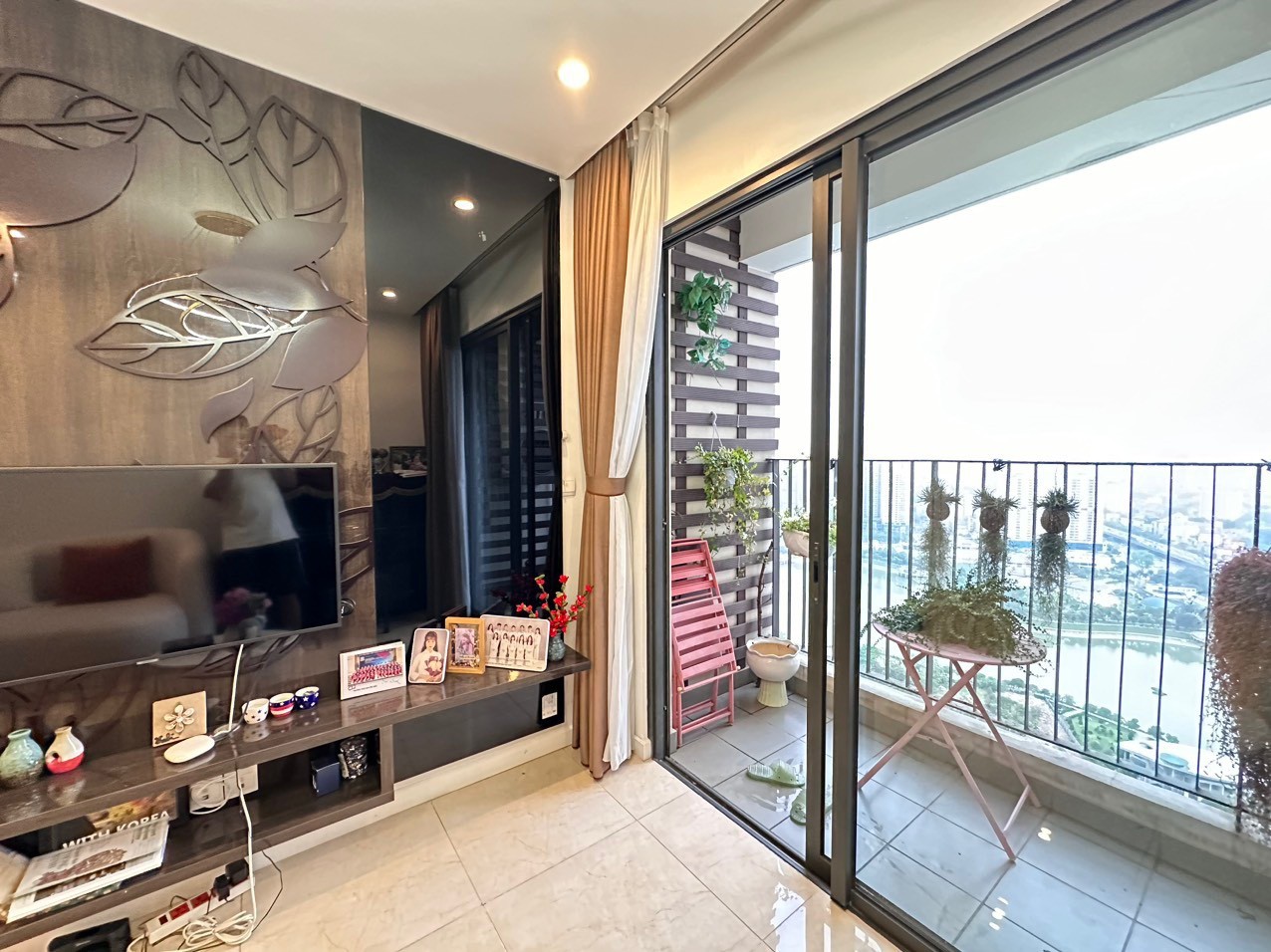 Bán căn hộ 2PN VIEW HỒ TÒA C6 Vinhomes D'Capitale - 8.3 tỷ 3