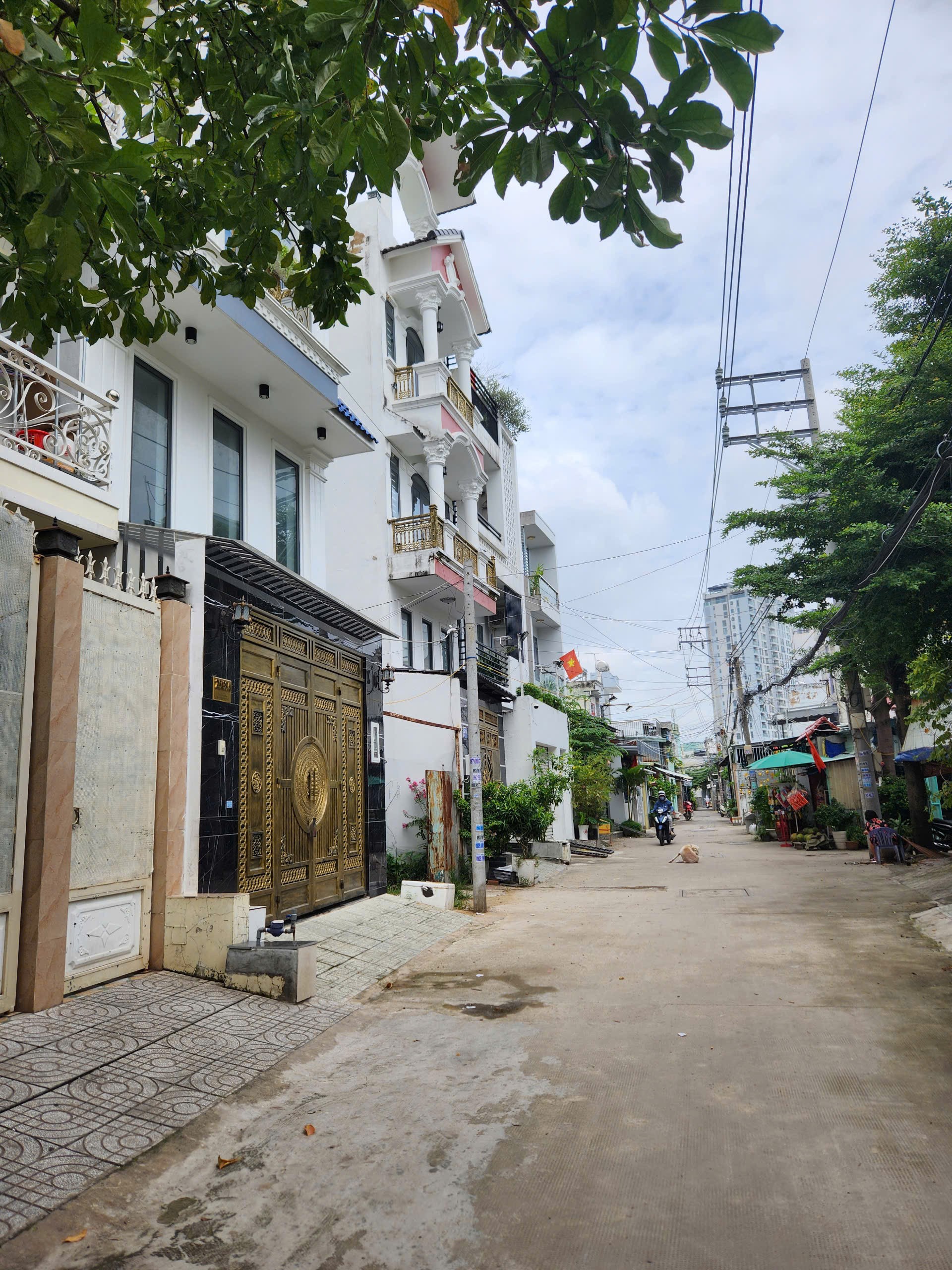BÁN NHÀ 2 TẦNG MỚI VÀO Ở LUÔN - ĐƯỜNG SỐ 49 - PHƯỜNG HIỆP BÌNH CHÁNH - GẦN 60M2 NHỈNH 4 TỶ