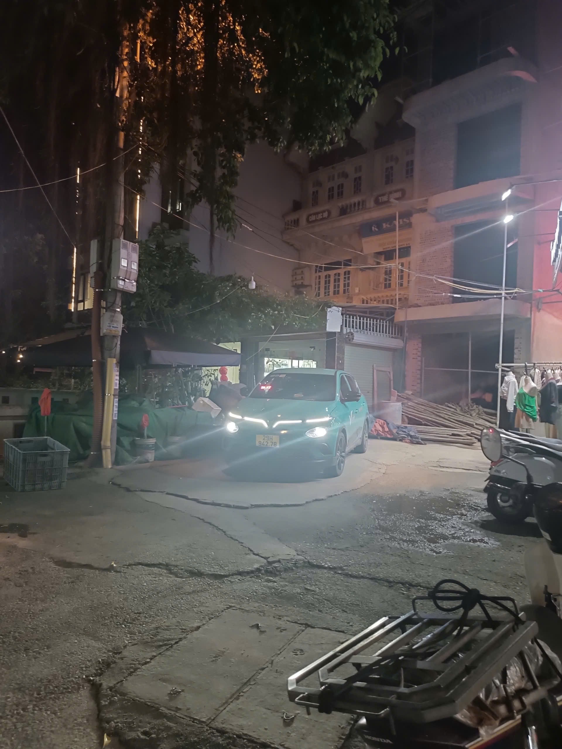Bán đất phân lô Tứ Hiệp, 45m2,  mặt tiền 5.2m, giá 6.2 tỷ, ô tô tránh đỗ 2