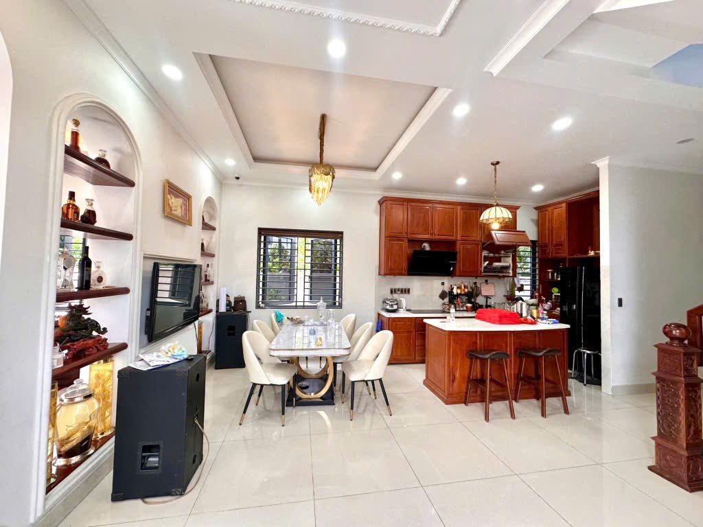 BIỆT THỰ SÂN VƯỜN ĐẸP SIÊU PHẨM – SÁT TT THỦ ĐỨC-373M2 -15X25 CHỈ 14 TỶ(TL) 7