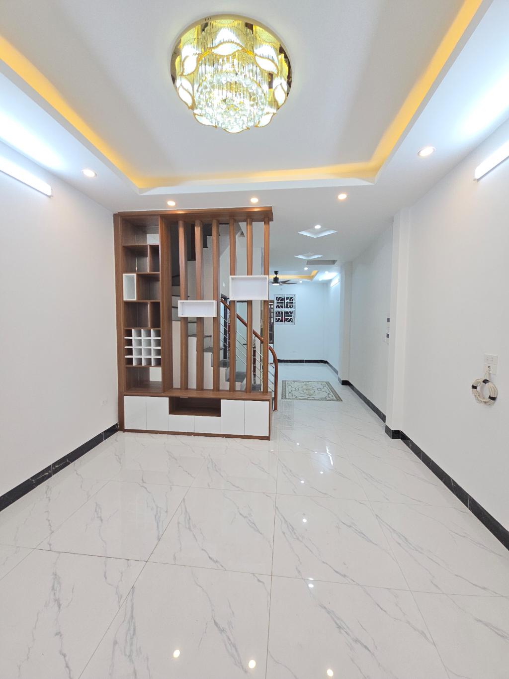 SIÊU PHẨM TRUNG TÂM NGÃ TƯ SỞ  5 TẦNG, THANG MÁY, 3 MẶT THOÁNG – CHỈ HƠN 13 TỶ 3