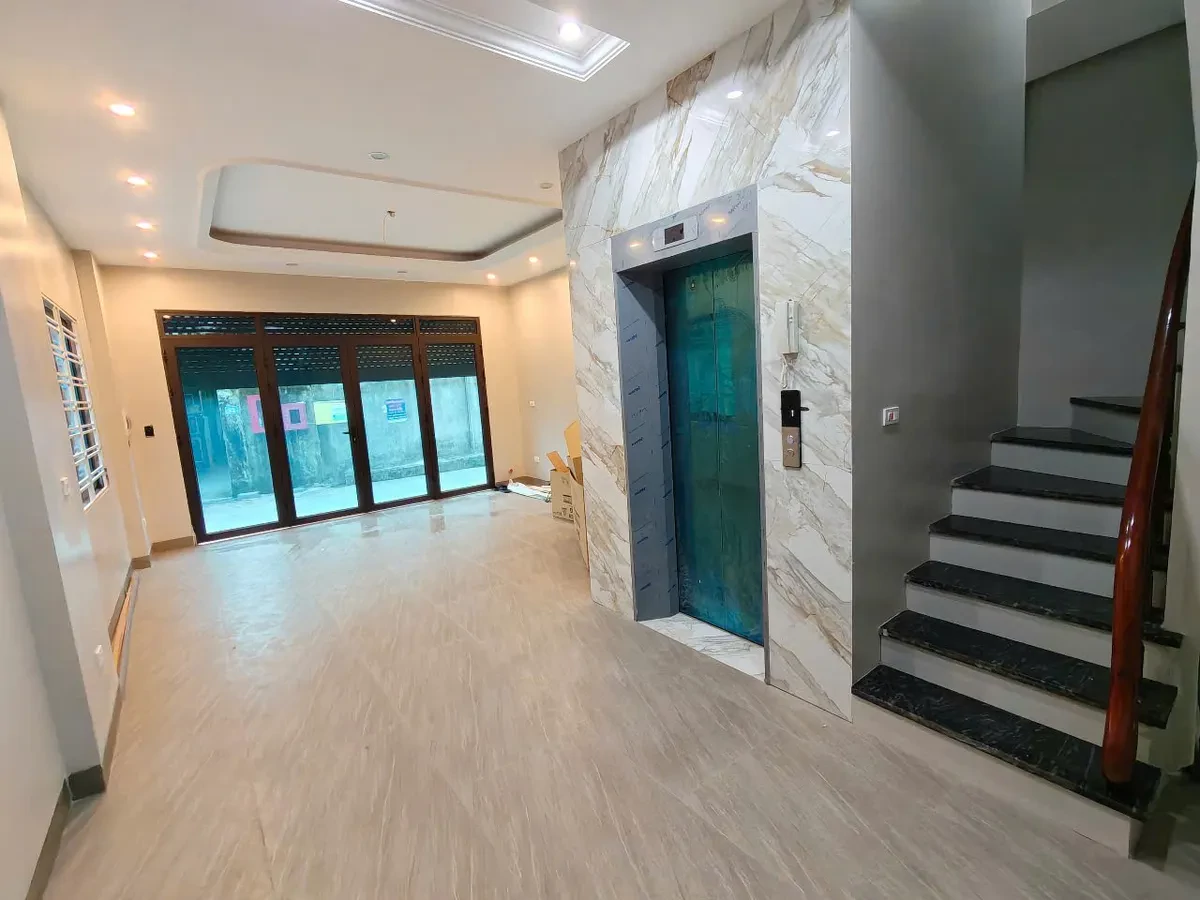 NHÀ ĐẸP TỦNG TÂM PHỐ TRẬM- CỔ LINH 43m2 X 6 tầng,mặt tiền 5m,13.2 tỷ Long Biên.Ô TÔ ĐỖ CỬA- VÀO 3
