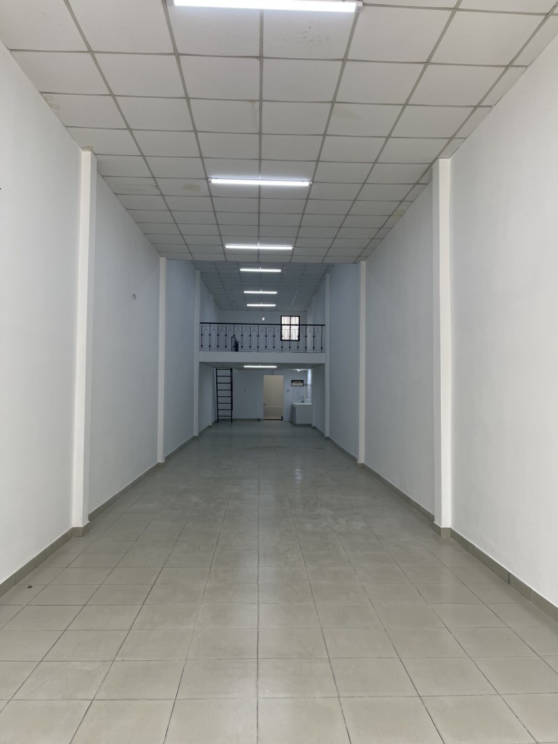 Bán nhà mặt tiền Tân Bình-cạnh chợ-ngang 4m-sổ vuông-kinh doanh sầm uất-giá tốt 3